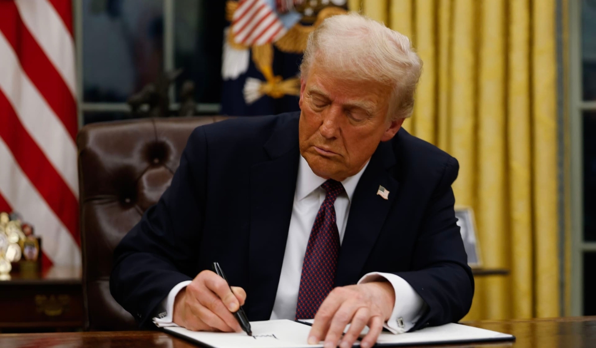 US President Signs Bill Authorizing New Sanctions on Russia